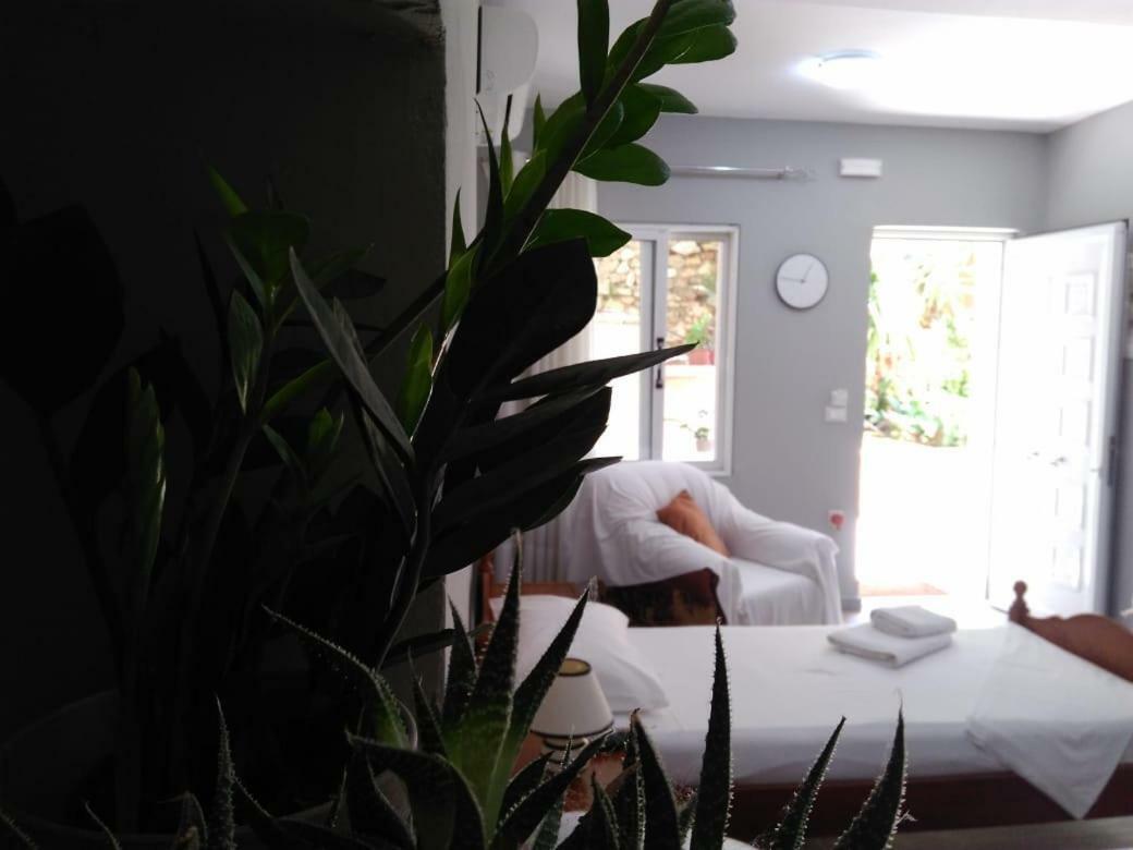 Brb Rooms Himare Buitenkant foto