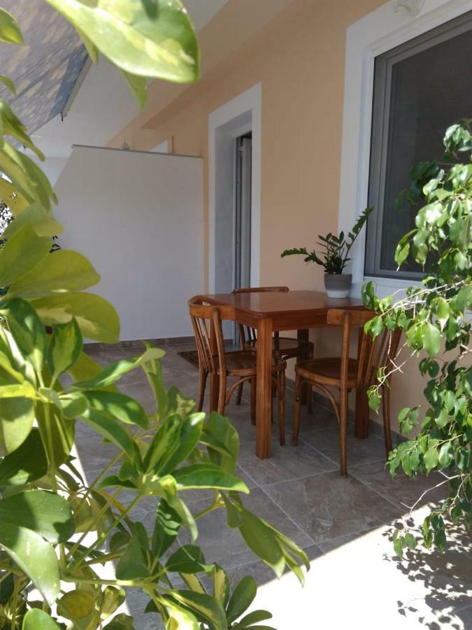 Brb Rooms Himare Buitenkant foto