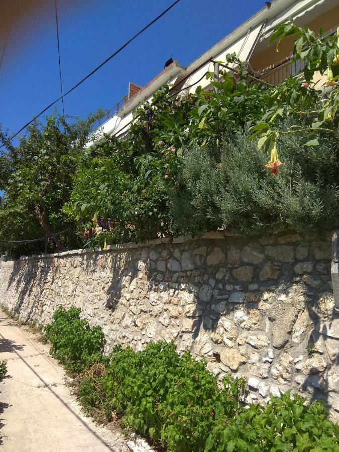 Brb Rooms Himare Buitenkant foto